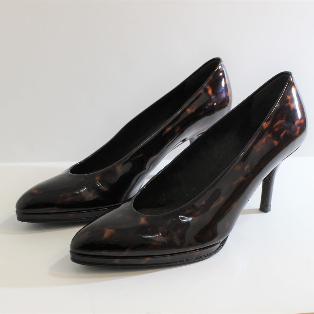 STUART WEITZMAN Tortoise Shell Print Leather Shoe